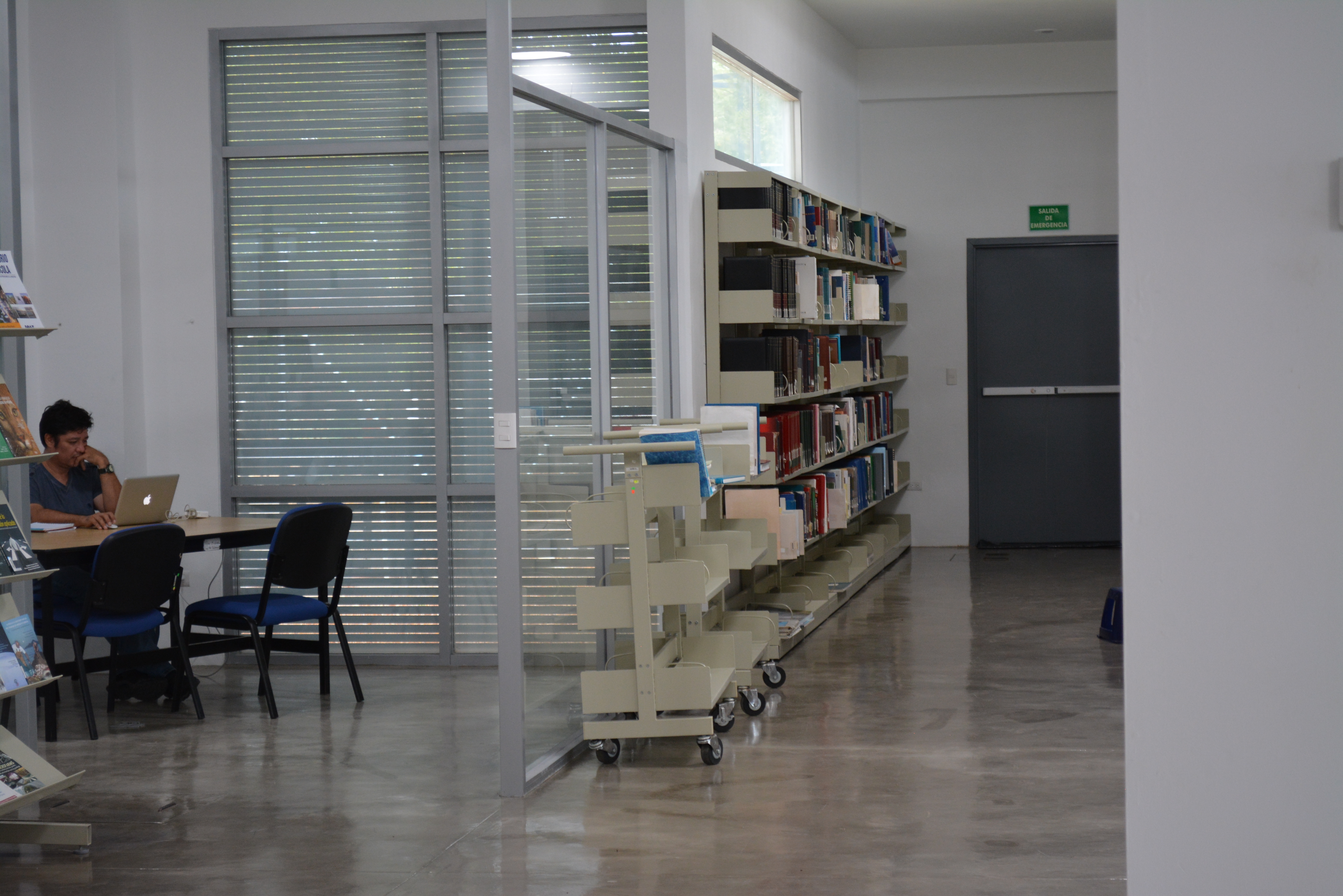foto interior Biblioteca CIBNOR